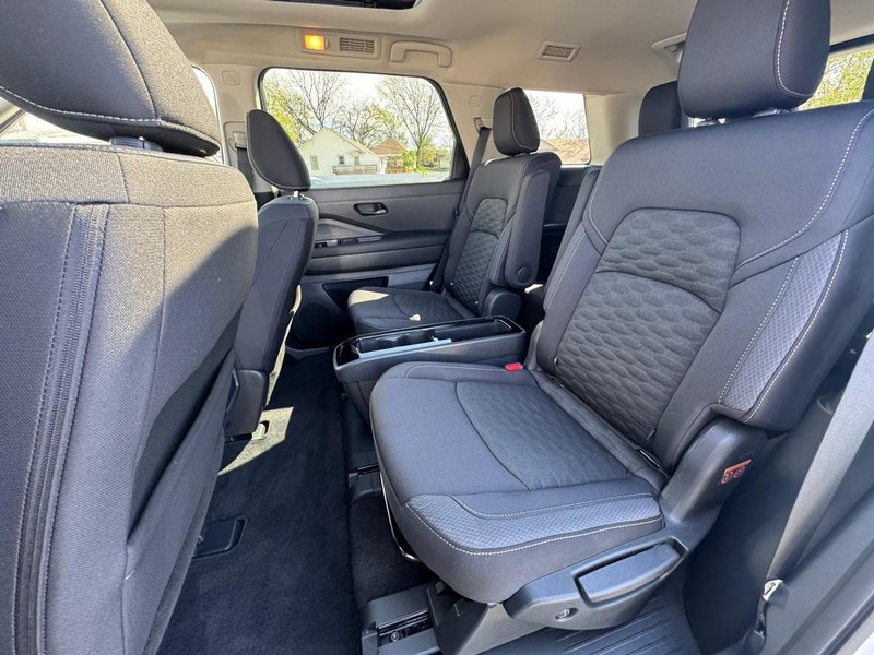 Nissan Pathfinder Vehicle Image 10