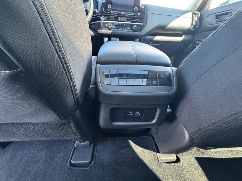 Nissan Pathfinder Vehicle Image 11