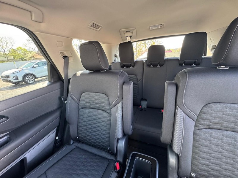 Nissan Pathfinder Vehicle Image 12