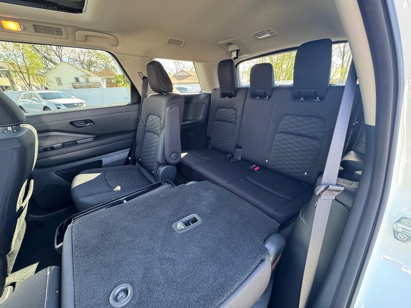 Nissan Pathfinder Vehicle Image 13