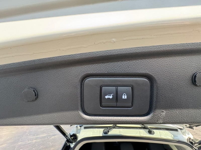 Nissan Pathfinder Vehicle Image 15