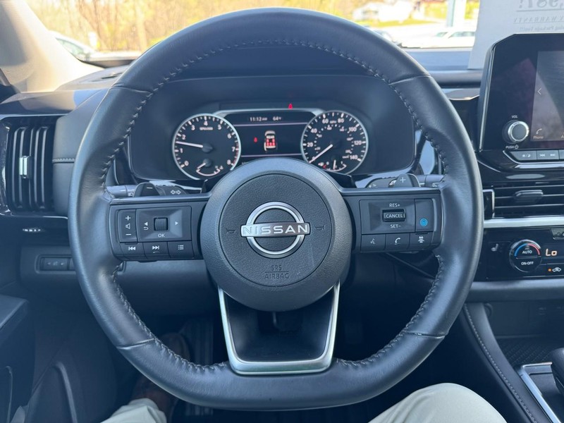 Nissan Pathfinder Vehicle Image 18