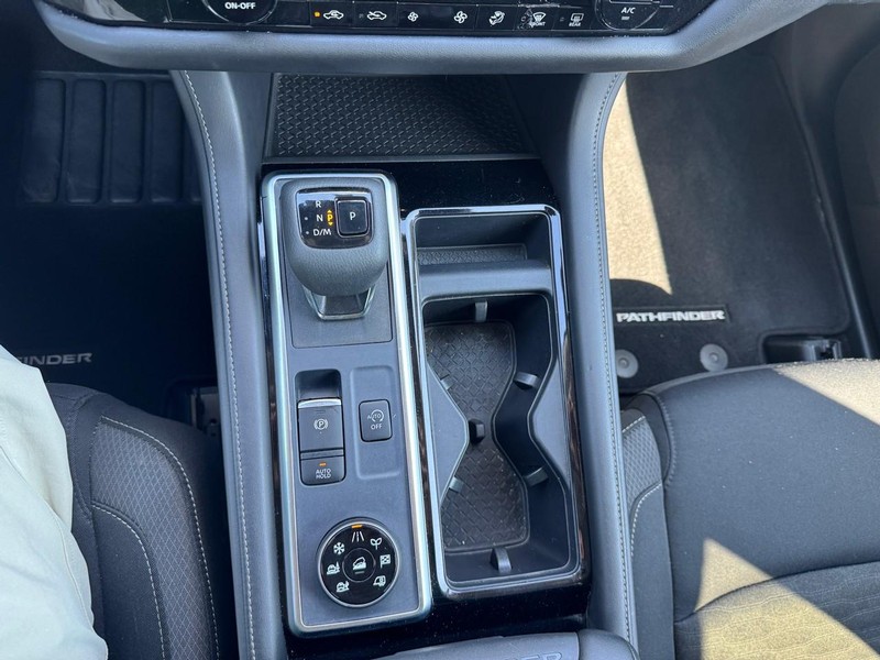 Nissan Pathfinder Vehicle Image 26