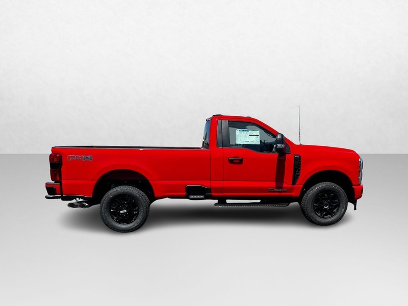Ford Super Duty F-350 SRW Vehicle Image 02