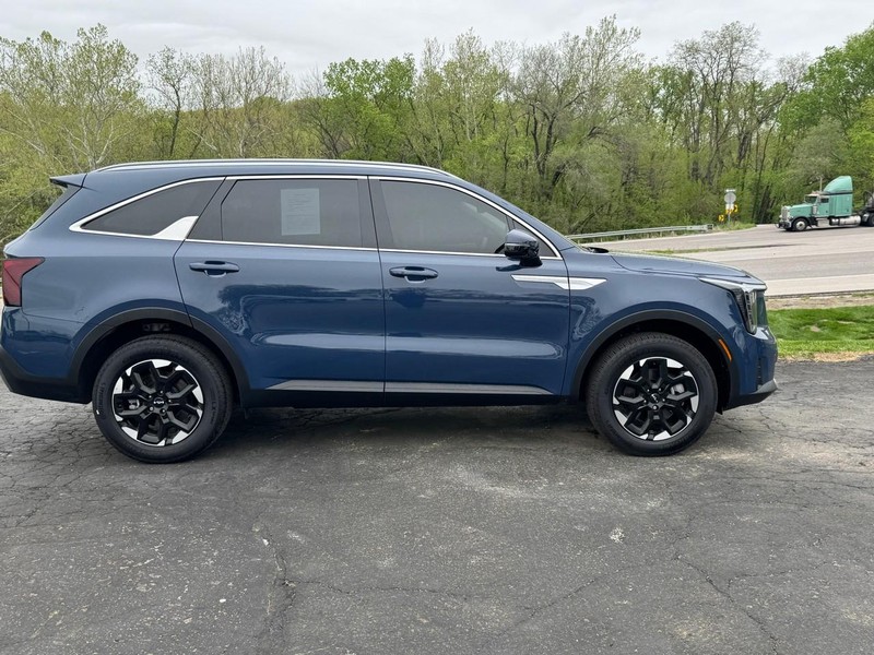 Kia Sorento Vehicle Image 04