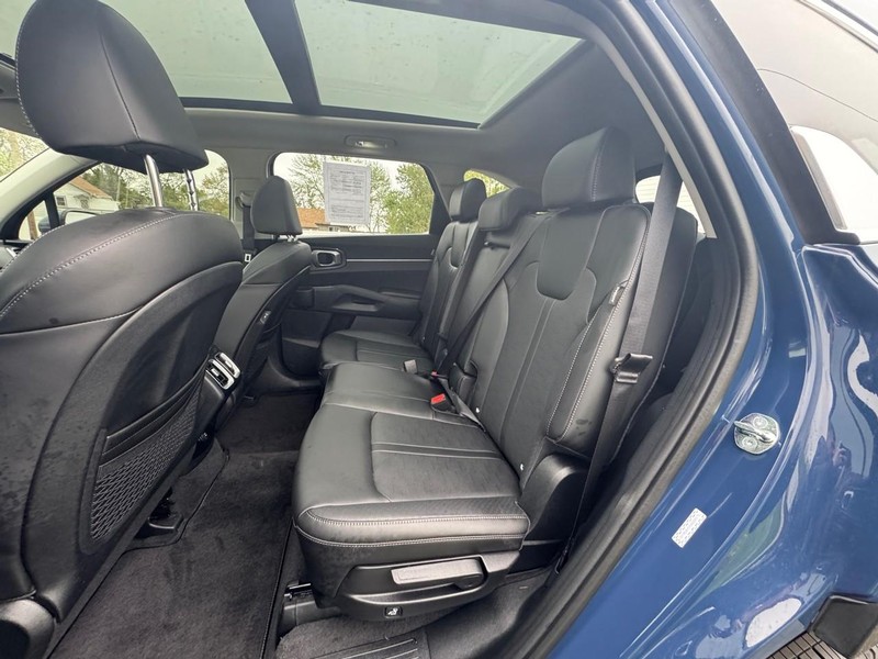 Kia Sorento Vehicle Image 11
