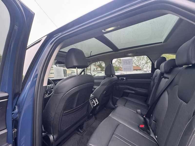 Kia Sorento Vehicle Image 12