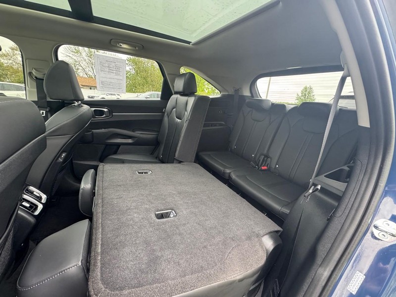 Kia Sorento Vehicle Image 13