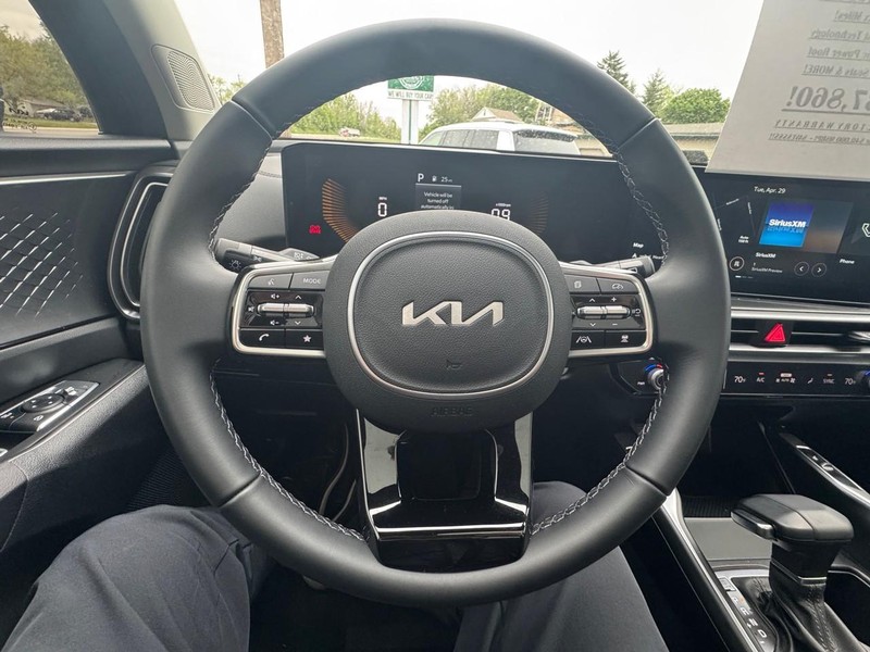 Kia Sorento Vehicle Image 14