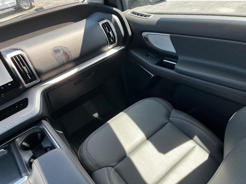 Ford Expedition Max Vehicle Image 10