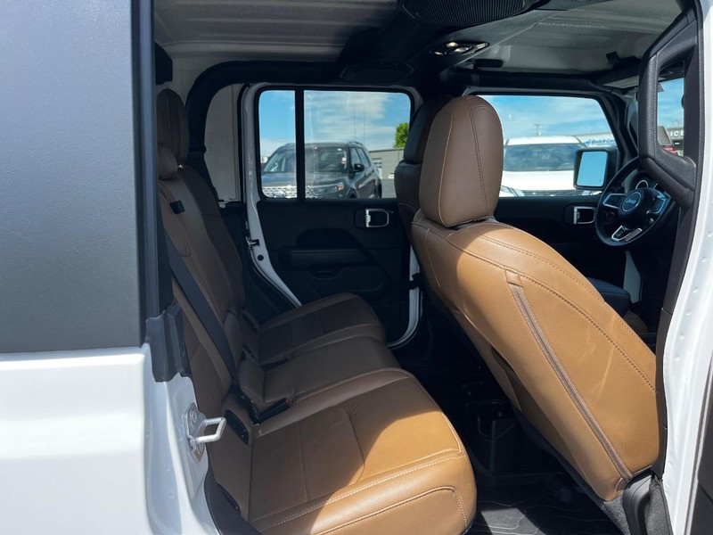 Jeep Gladiator Vehicle Image 10