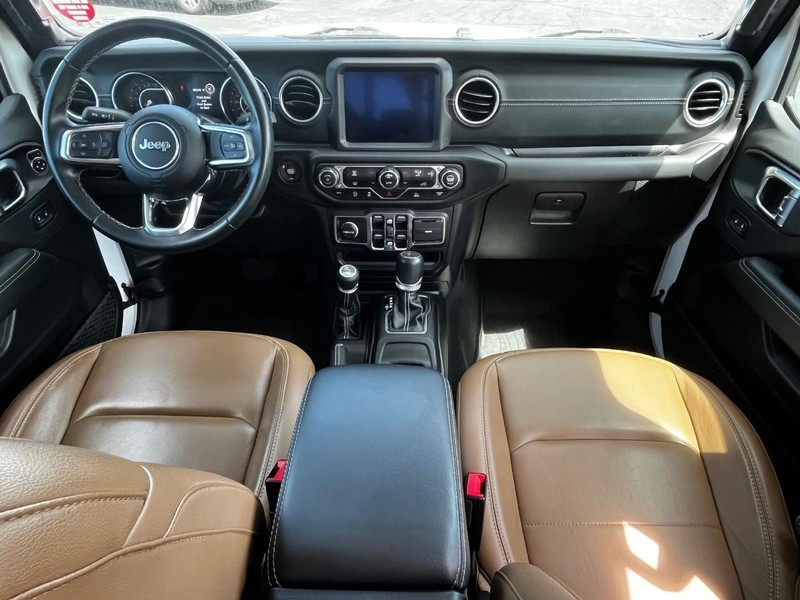 Jeep Gladiator Vehicle Image 11