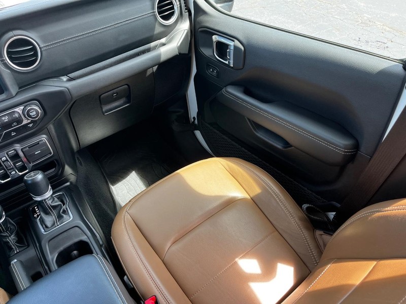 Jeep Gladiator Vehicle Image 13