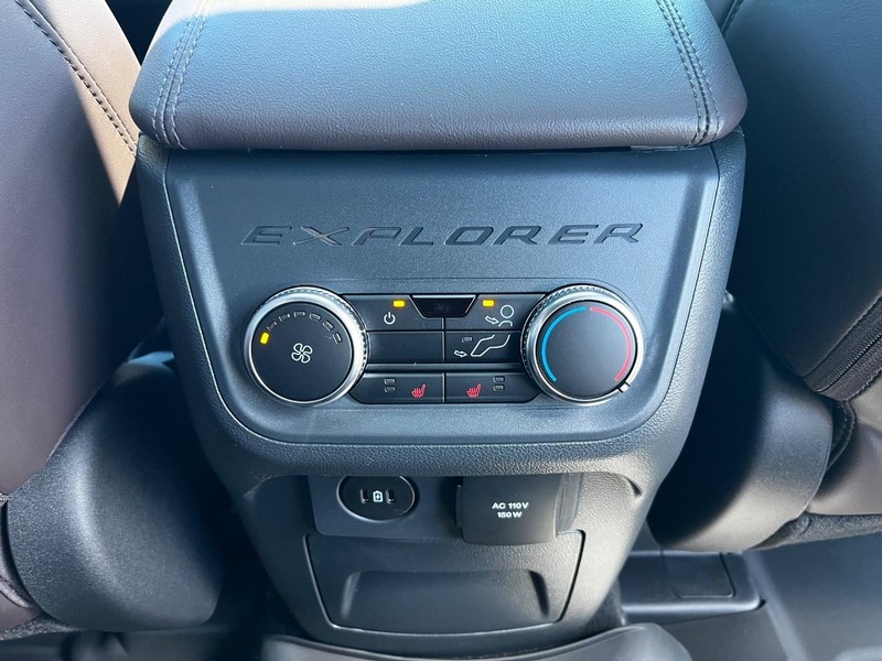Ford Explorer Vehicle Image 06