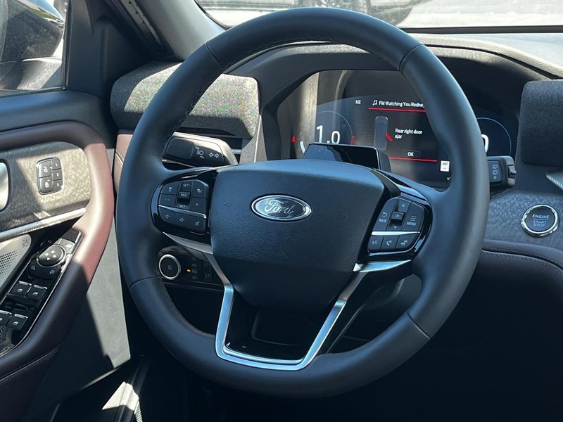 Ford Explorer Vehicle Image 09