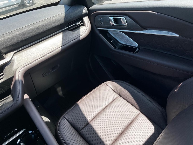 Ford Explorer Vehicle Image 10
