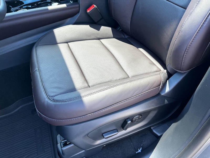 Ford Explorer Vehicle Image 12