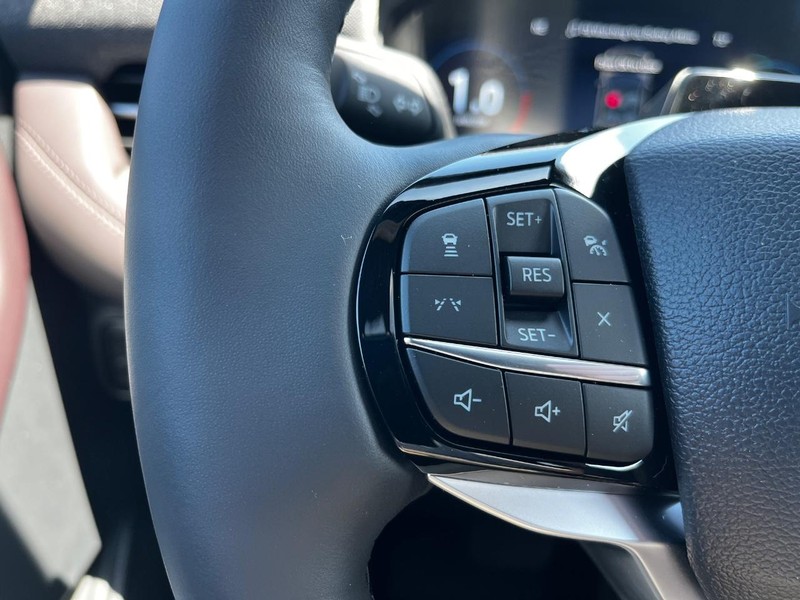 Ford Explorer Vehicle Image 13