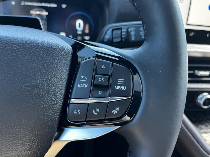 Ford Explorer Vehicle Image 14