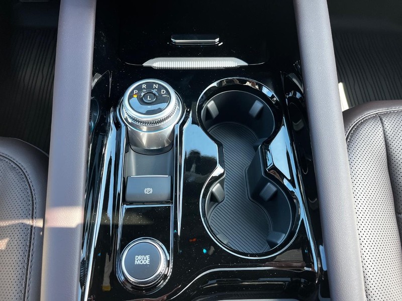 Ford Explorer Vehicle Image 16
