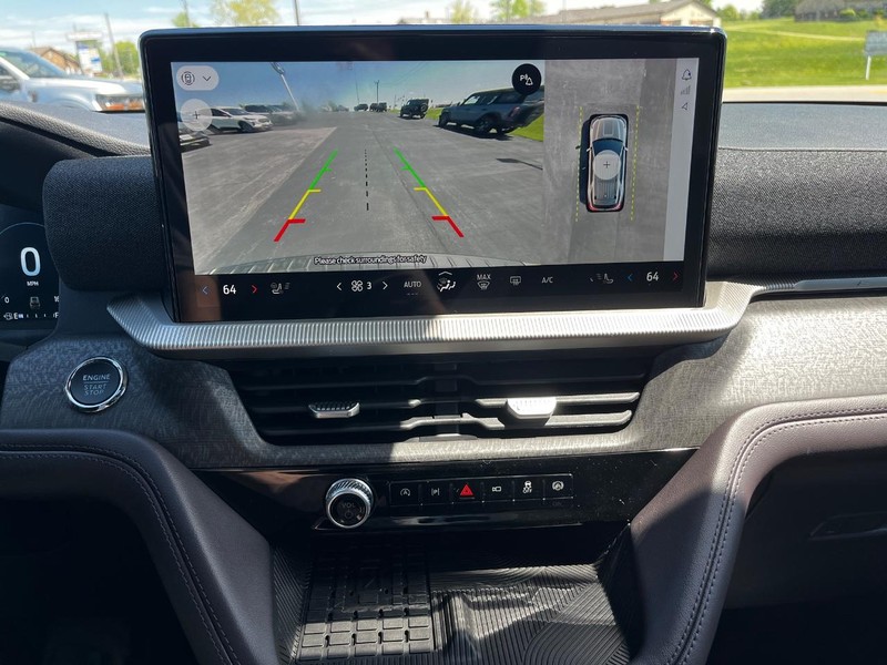 Ford Explorer Vehicle Image 18