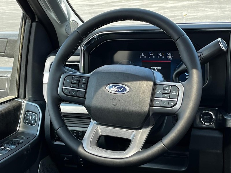 Ford Super Duty F-350 SRW Vehicle Image 08
