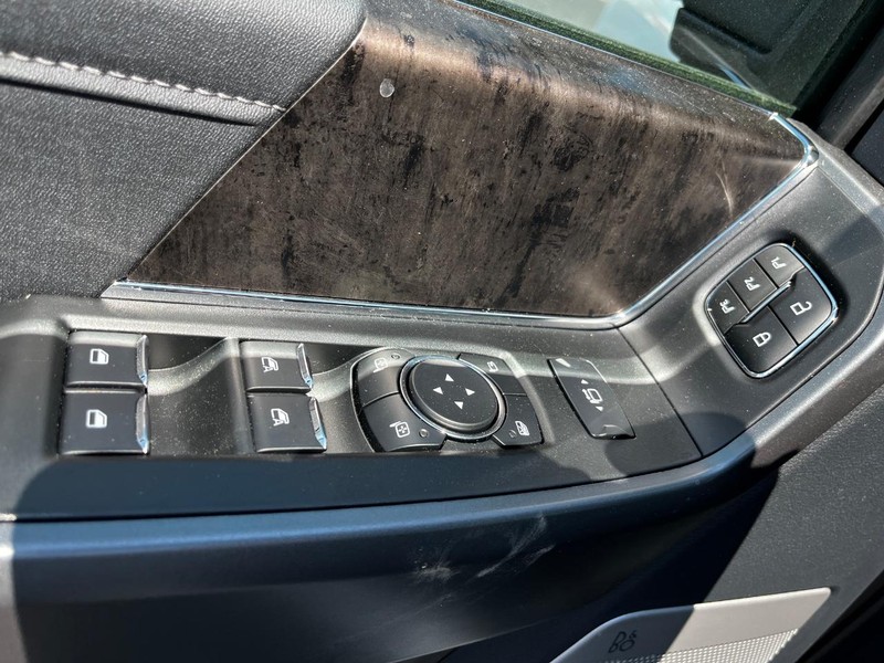 Ford Super Duty F-350 SRW Vehicle Image 10