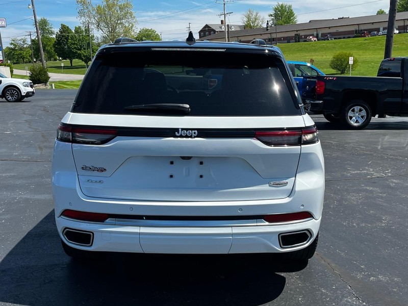 Jeep Grand Cherokee Vehicle Image 04
