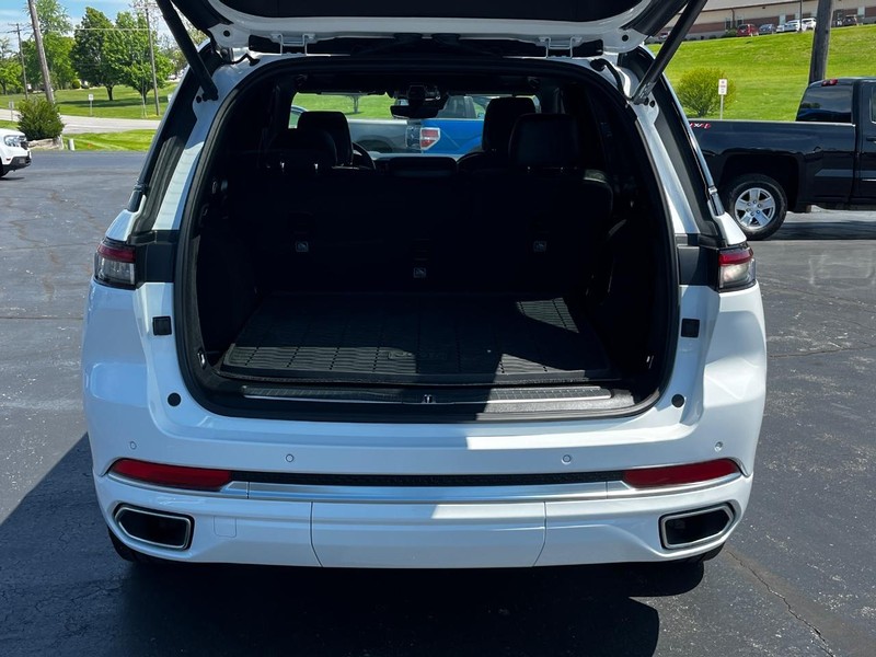 Jeep Grand Cherokee Vehicle Image 05