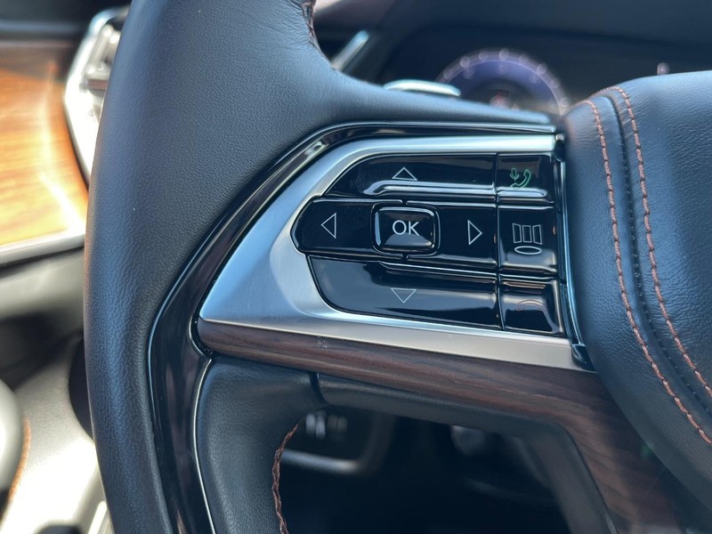Jeep Grand Cherokee Vehicle Image 18