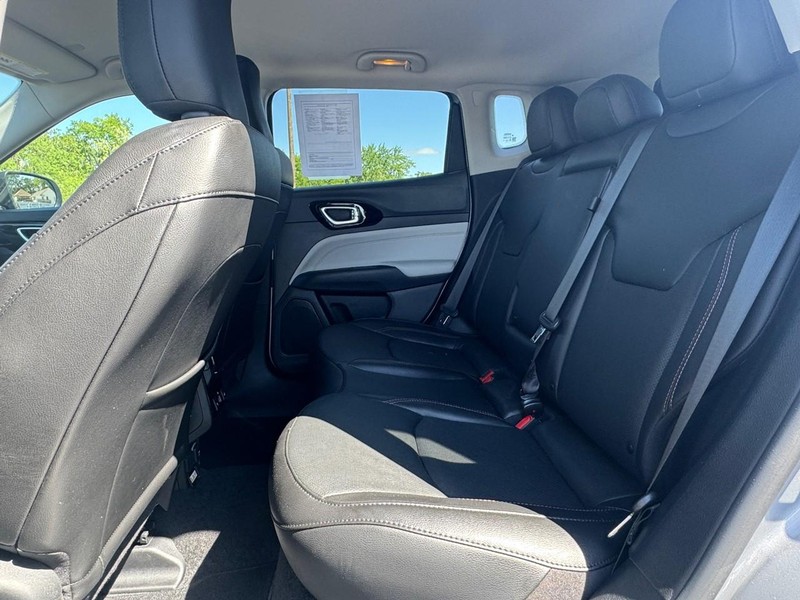 Jeep Compass Vehicle Image 10