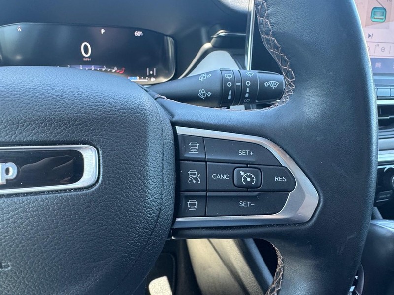 Jeep Compass Vehicle Image 12