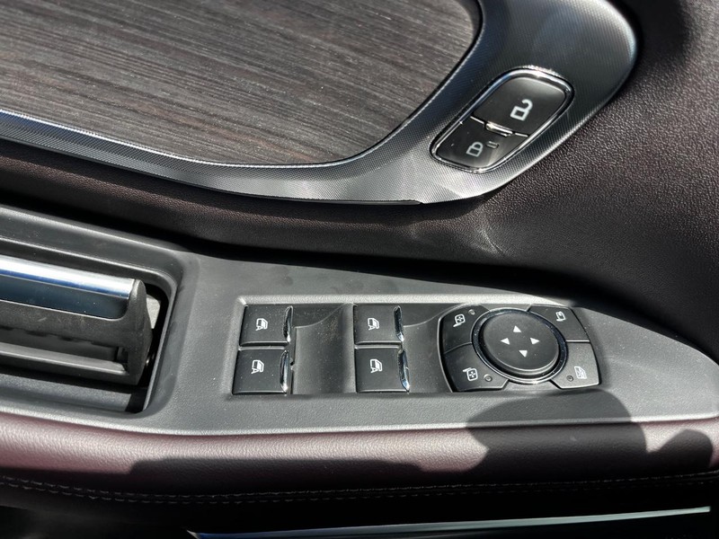 Ford Expedition Max Vehicle Image 11