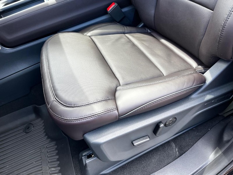 Ford Expedition Max Vehicle Image 12