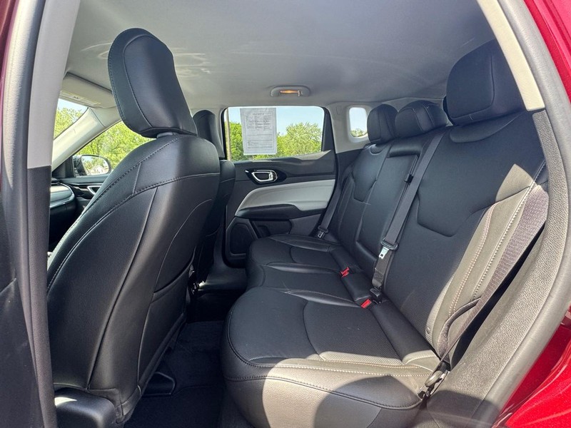 Jeep Compass Vehicle Image 10