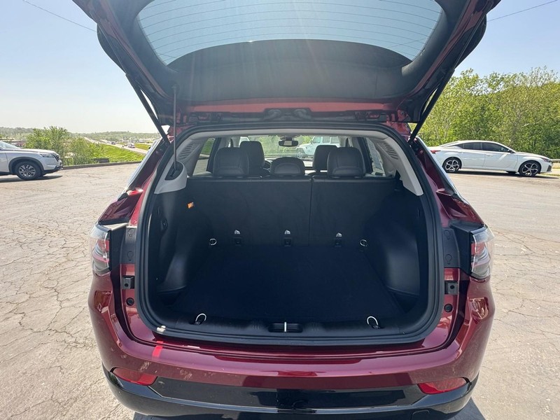 Jeep Compass Vehicle Image 11