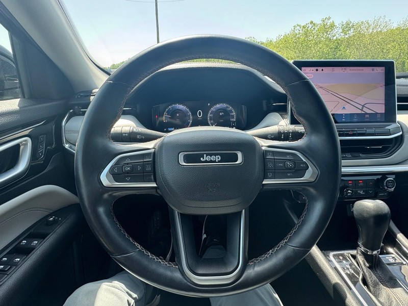 Jeep Compass Vehicle Image 13