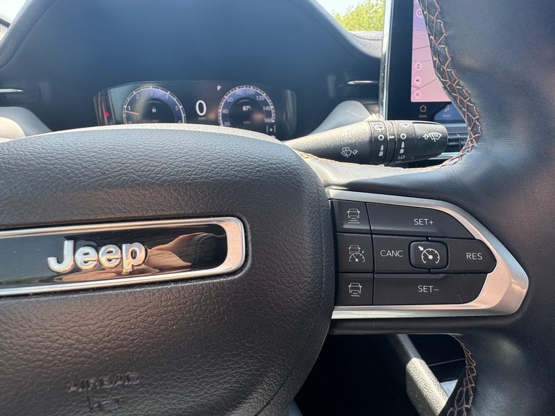 Jeep Compass Vehicle Image 14