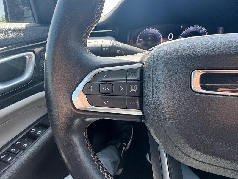 Jeep Compass Vehicle Image 15
