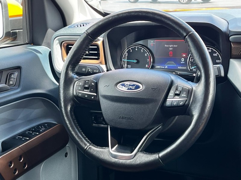 Ford Maverick Vehicle Image 12
