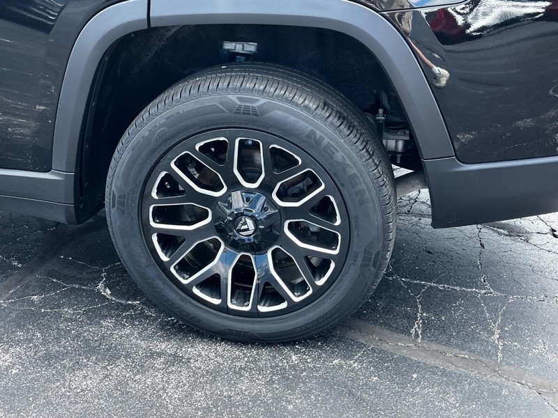 Jeep Grand Cherokee L Vehicle Image 07