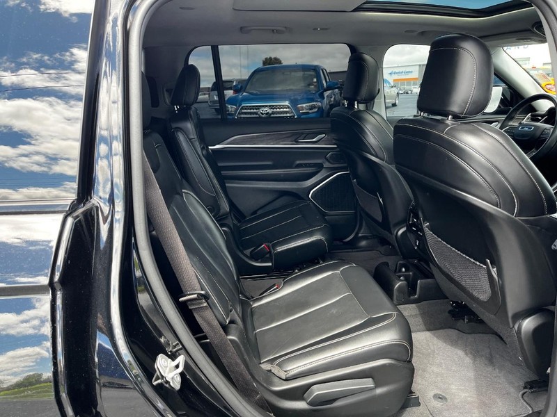 Jeep Grand Cherokee L Vehicle Image 10