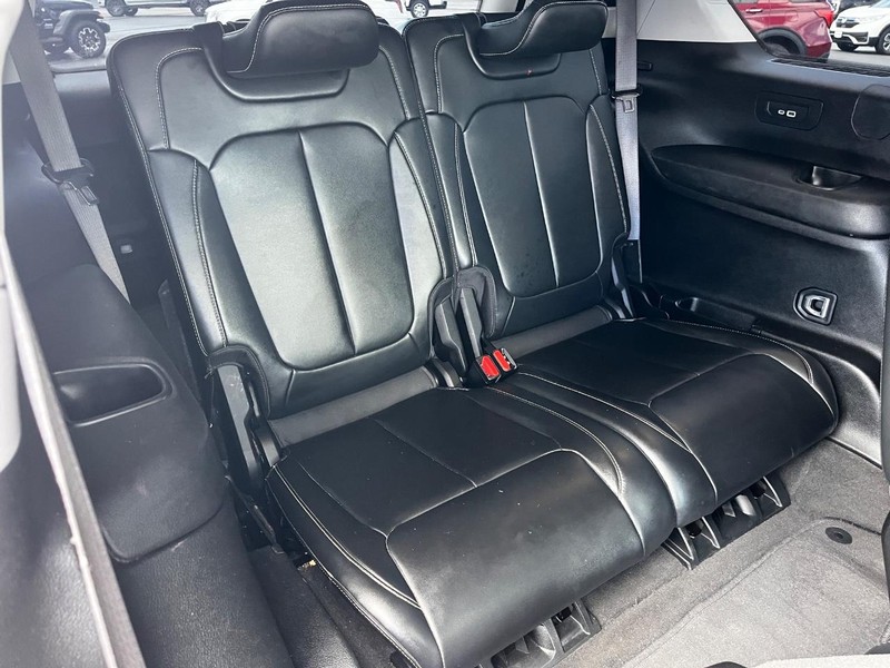 Jeep Grand Cherokee L Vehicle Image 11