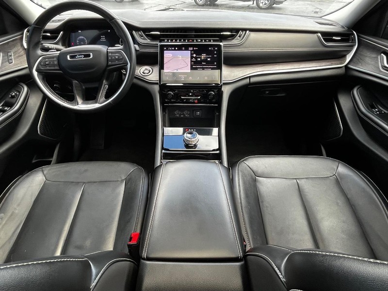 Jeep Grand Cherokee L Vehicle Image 14