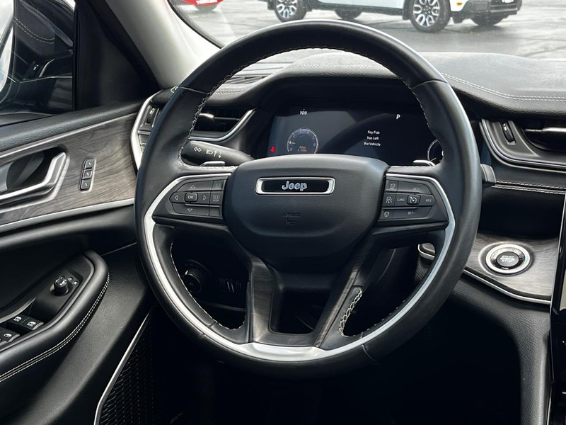 Jeep Grand Cherokee L Vehicle Image 15