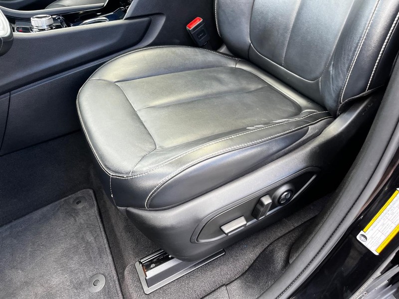 Jeep Grand Cherokee L Vehicle Image 18