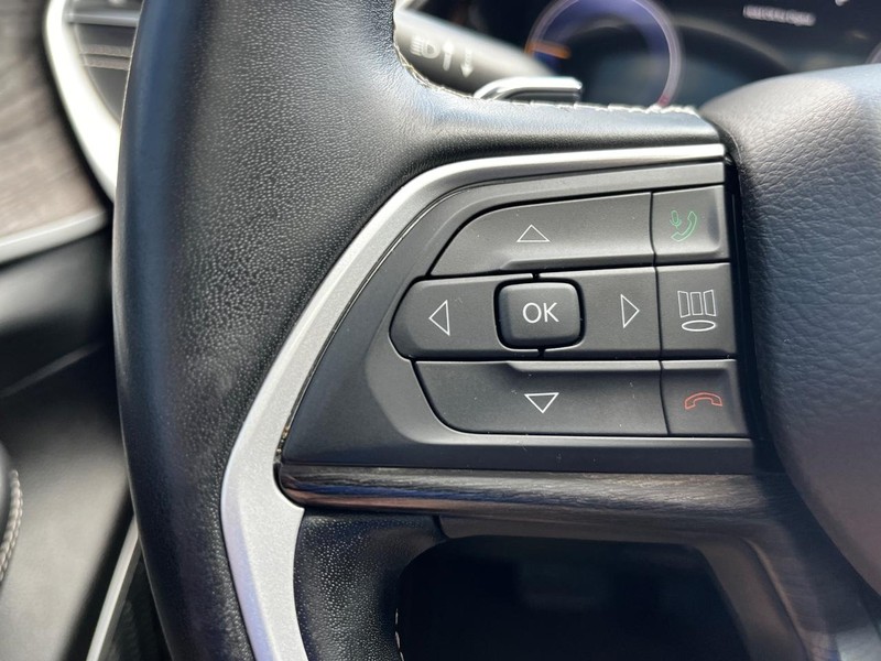 Jeep Grand Cherokee L Vehicle Image 19