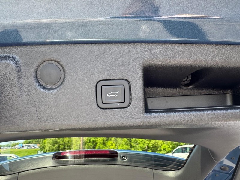 Chevrolet Equinox Vehicle Image 09