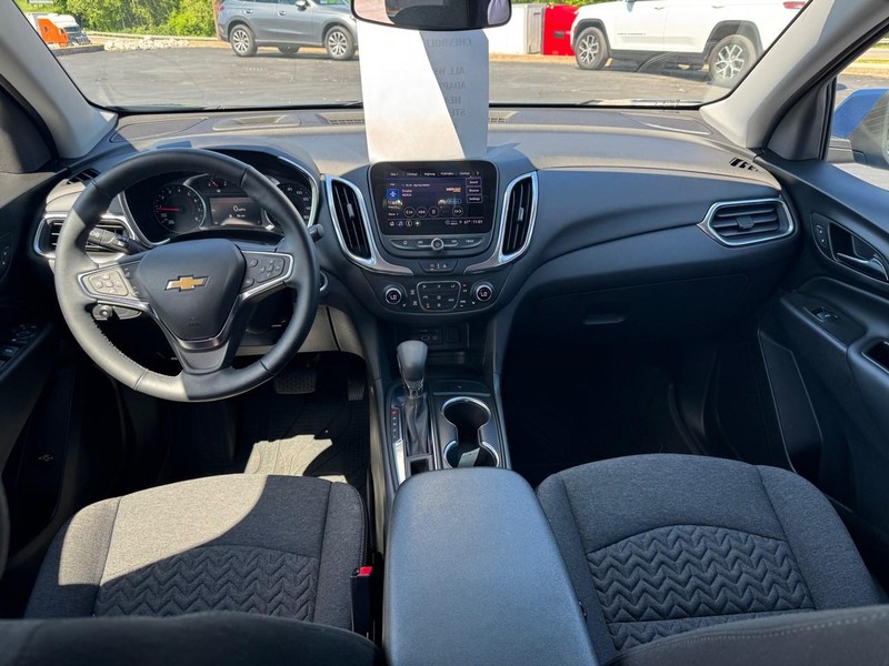 Chevrolet Equinox Vehicle Image 10