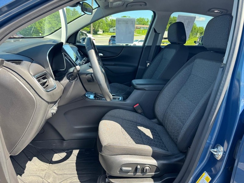Chevrolet Equinox Vehicle Image 11